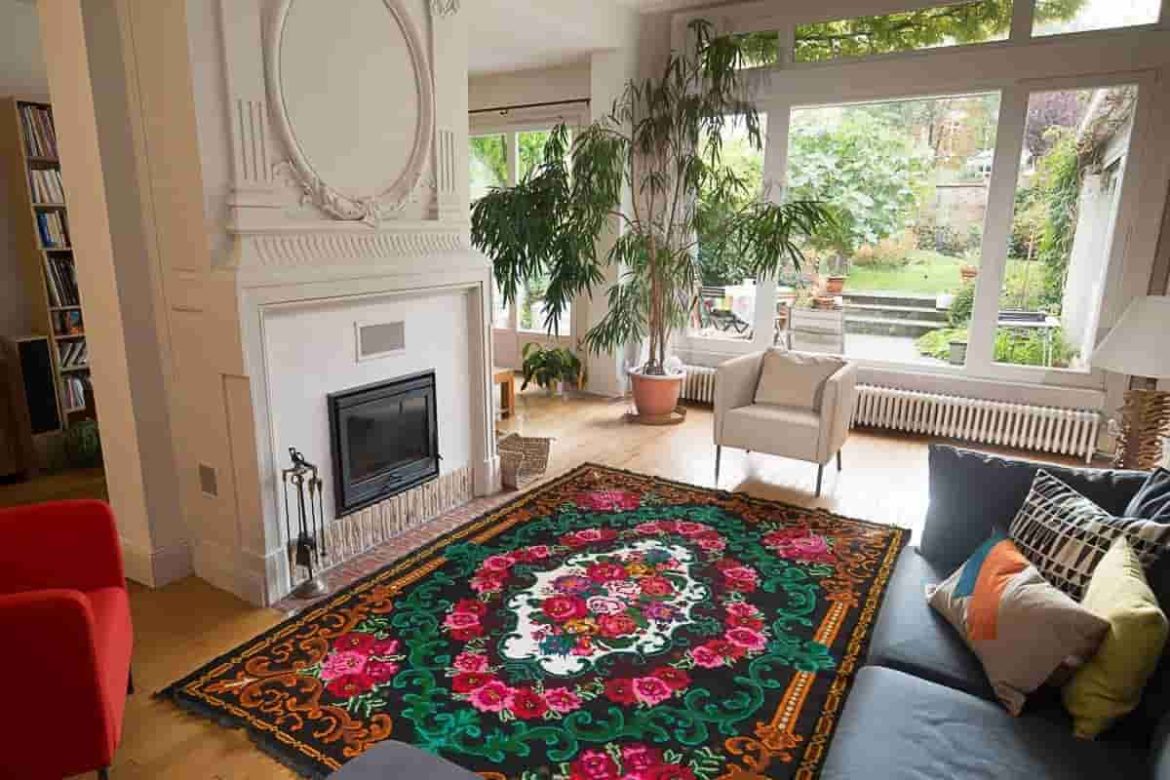 Persian carpets design and color